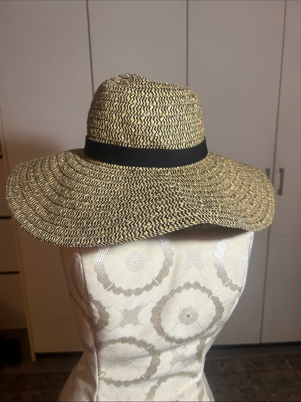 Women's Two-Tone Packable Sun Hat, great for travel!